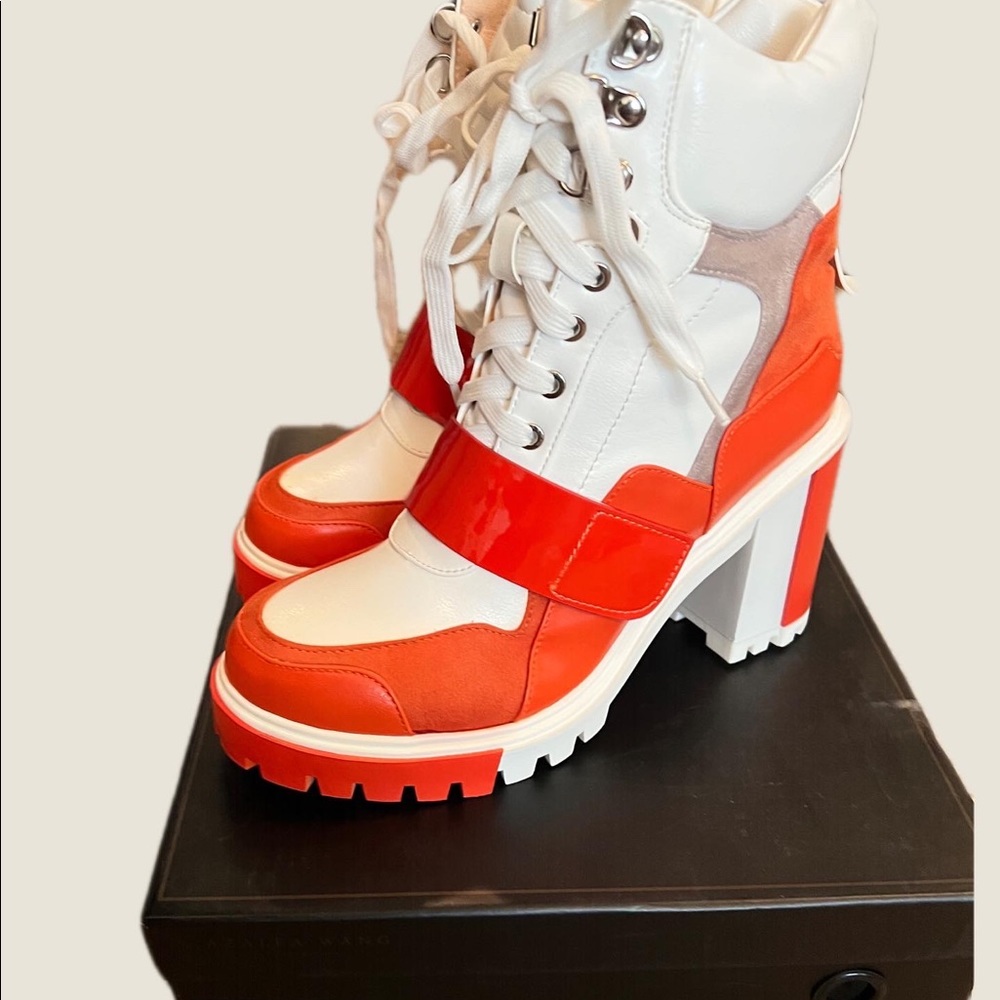 AZALEA WANG DIGITS DONT LIE CHUNKY HEEL BOOTIE IN WHITE & ORANGE - Size 8.5-NEW